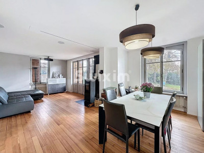 Magnificent property in Bellevue image 2