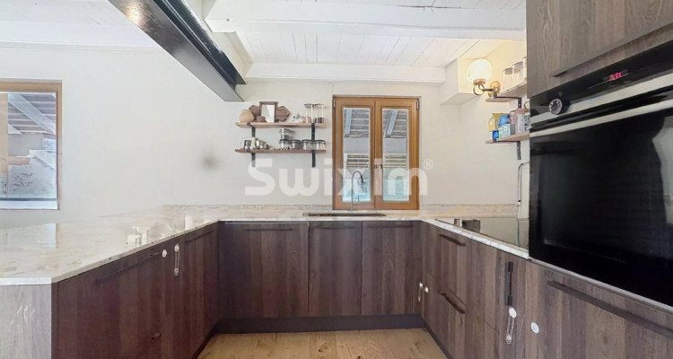 Beautiful 4-room duplex with a 240 m² garden image 2