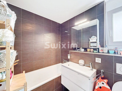 Semi-detached HPE house in Vessy image 8