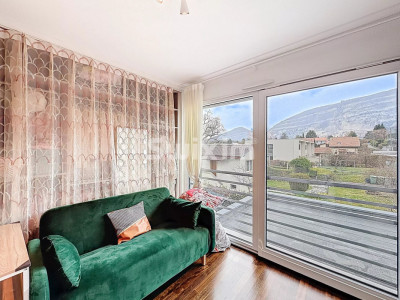 Semi-detached HPE house in Vessy image 9