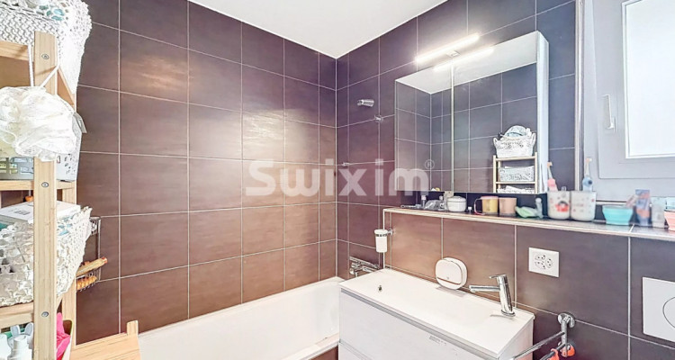 Semi-detached HPE house in Vessy image 8