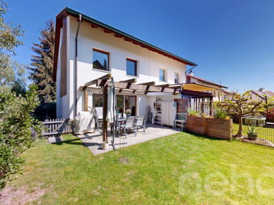 Geräumiges Doppeleinfamilienhaus an ruhiger und dennoch zentraler Lage image 1