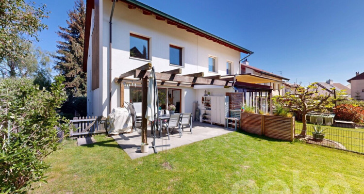 Geräumiges Doppeleinfamilienhaus an ruhiger und dennoch zentraler Lage image 1