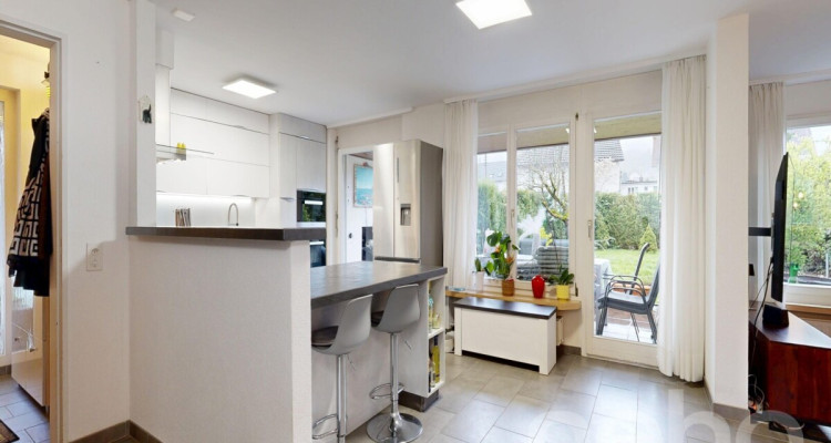 Geräumiges 5.5-Z Doppel-EFH mit grossem Garten und separater Garage image 5