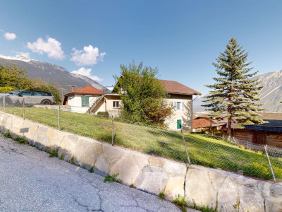 Appartement 4.5 à rénover avec jardin et grenier aménageable image 2