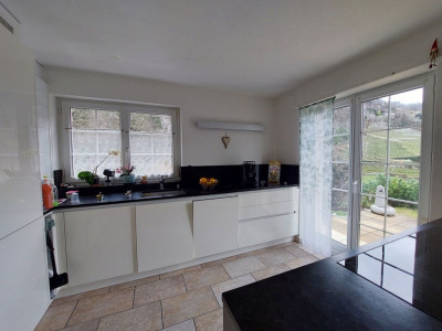 Charmante villa individuelle bénéficiant dun grand jardin, idéalement située image 6