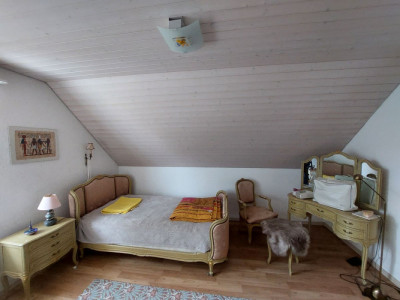 Charmante villa individuelle bénéficiant dun grand jardin, idéalement située image 9