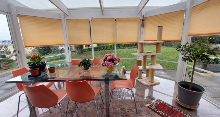 Charmante villa individuelle bénéficiant dun grand jardin, idéalement située image 5