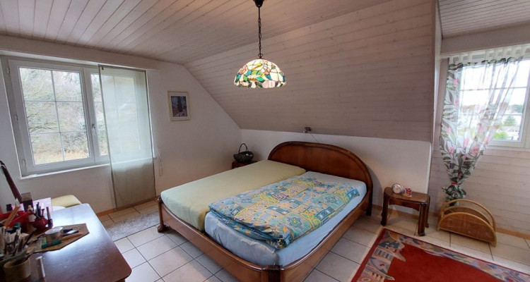 Charmante villa individuelle bénéficiant dun grand jardin, idéalement située image 8