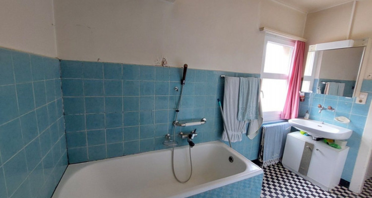 Charmante maison avec jardin, comprenant deux appartements ainsi quun salon de coiffure image 10