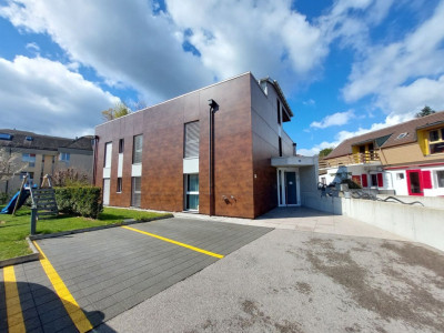 Bel appartement de 4,5 pièces avec terrasse et ascenseur image 2