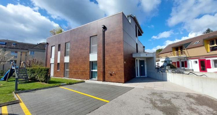 Bel appartement de 4,5 pièces avec terrasse et ascenseur image 2