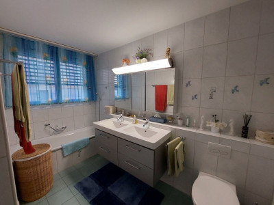 Appartement lumineux de 4,5 pièces avec terrasse et place de parc intérieure image 6