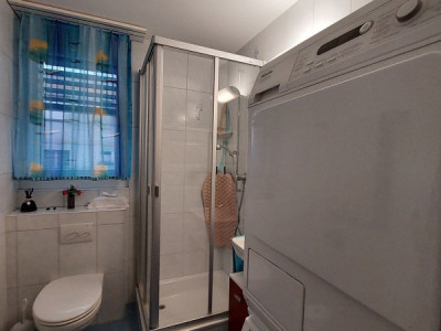 Appartement lumineux de 4,5 pièces avec terrasse et place de parc intérieure image 7