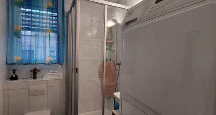 Appartement lumineux de 4,5 pièces avec terrasse et place de parc intérieure image 7