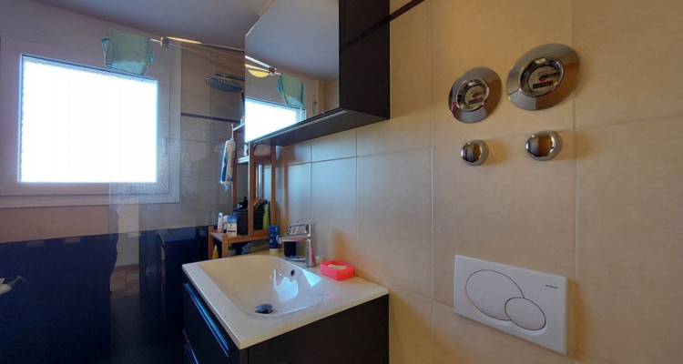 Appartement en attique bénéficiant dune spacieuse terrasse et dun garage double image 8