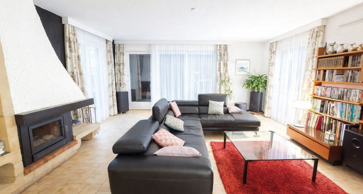 Spacieuse villa avec vue sur le lac et les alpes image 4