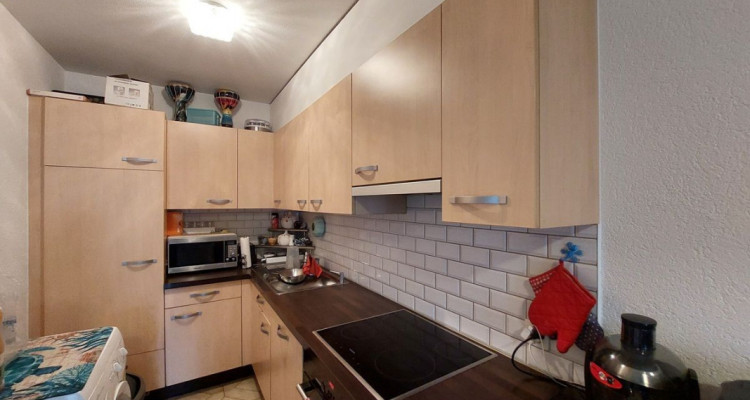 Appartement spacieux de 3,5 pièces avec place de parc extérieure image 3