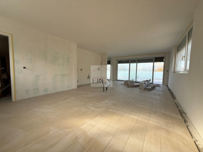 Spacieux attique 4,5 pièces neuf avec terrasse panoramique de 68 m2 image 5