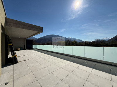Spacieux attique 4,5 pièces avec terrasse panoramique de 63 m2 image 2