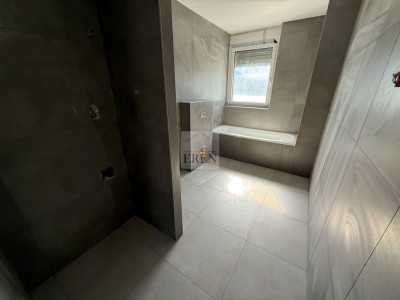 Spacieux attique 4,5 pièces avec terrasse panoramique de 63 m2 image 9
