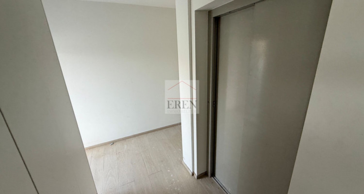 Spacieux attique 4,5 pièces avec terrasse panoramique de 63 m2 image 4