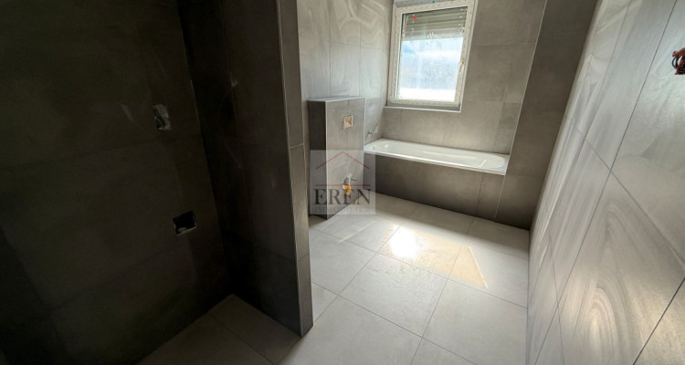 Spacieux attique 4,5 pièces avec terrasse panoramique de 63 m2 image 9