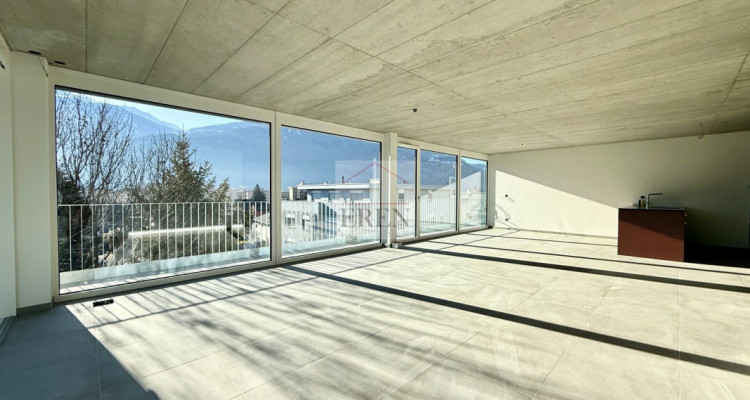Magnifique attique 4.5 pièces neuf avec grande terrasse panoramique à Conthey lumineux et moderne image 5
