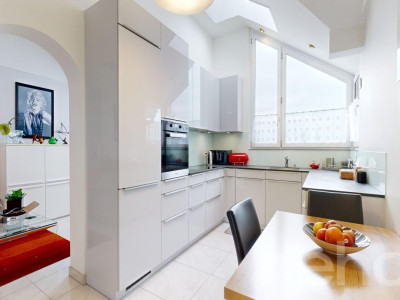 Charmante und grosszügige Dachwohnung an ruhiger Lage image 5