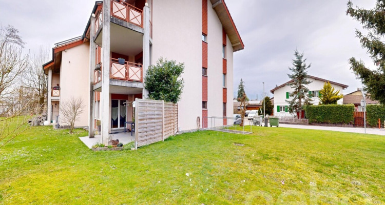 Charmante und grosszügige Dachwohnung an ruhiger Lage image 1