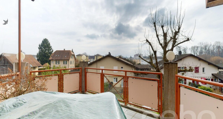 Charmante und grosszügige Dachwohnung an ruhiger Lage image 9