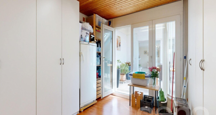 Charmante und grosszügige Dachwohnung an ruhiger Lage image 11