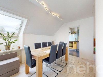 Lichtdurchflutete Dachwohnung mit Terrasse und Cheminée image 5