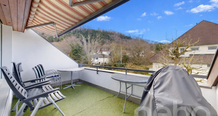 Lichtdurchflutete Dachwohnung mit Terrasse und Cheminée image 4