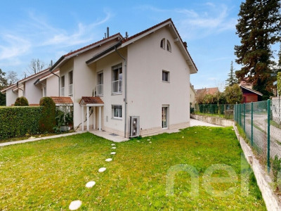 5 pièces, 180 m²: Belle maison mitoyenne en bout avec jardin à Mies image 1