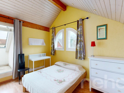 5 pièces, 180 m²: Belle maison mitoyenne en bout avec jardin à Mies image 7