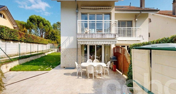 5 pièces, 180 m²: Belle maison mitoyenne en bout avec jardin à Mies image 4