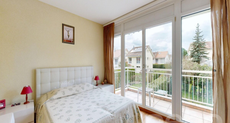5 pièces, 180 m²: Belle maison mitoyenne en bout avec jardin à Mies image 5