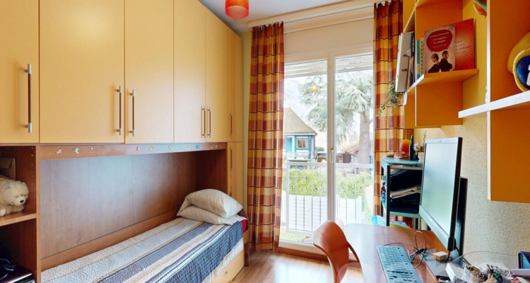5 pièces, 180 m²: Belle maison mitoyenne en bout avec jardin à Mies image 10