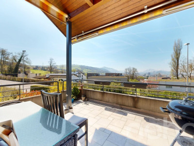 Helle Wohnung mit Aussicht image 1