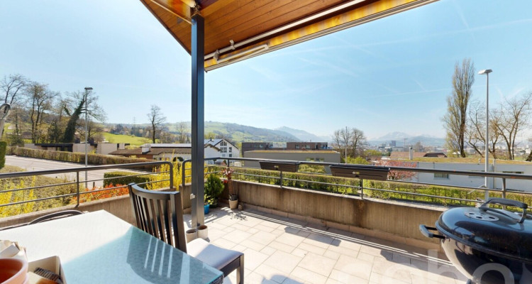 Helle Wohnung mit Aussicht image 1