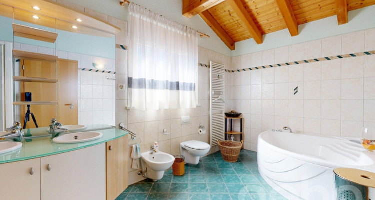 Villa de 6,5 pièces au calme avec garage 5 places et grand jardin image 10