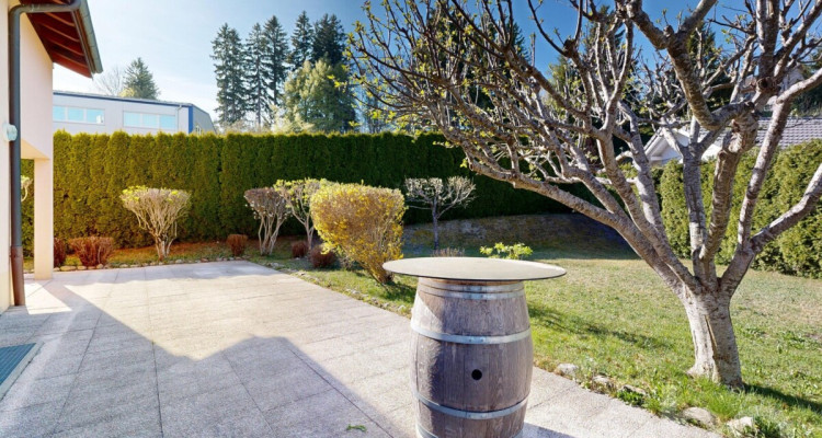 Villa de 6,5 pièces au calme avec garage 5 places et grand jardin image 12