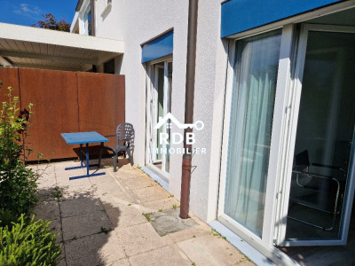 Appartement de 2 pièces meublé au rez-de-chaussée, lumineux et calme. image 5