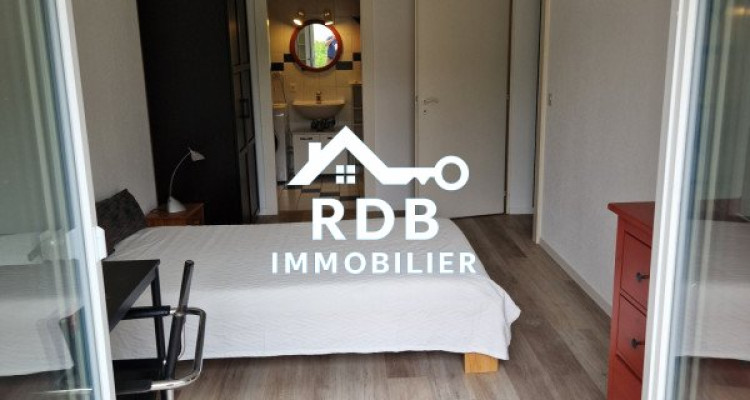 Appartement de 2 pièces meublé au rez-de-chaussée, lumineux et calme. image 3