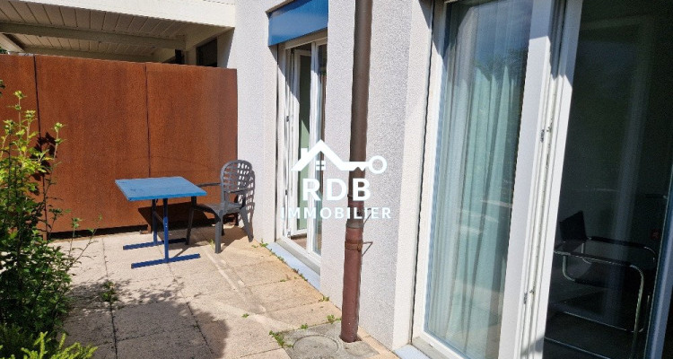 Appartement de 2 pièces meublé au rez-de-chaussée, lumineux et calme. image 5
