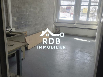Local commercial rénové idéal pour atelier – 150 m² image 3