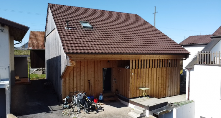 À louer à Courgenay ? Appartement rénové avec cachet image 2