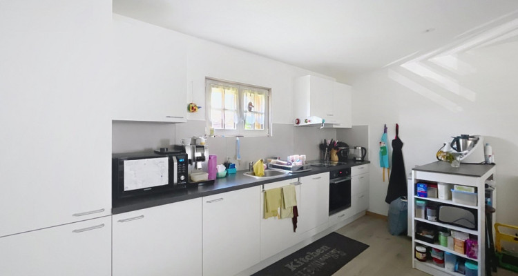 À louer à Courgenay ? Appartement rénové avec cachet image 4