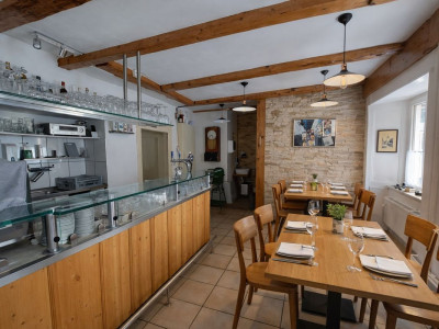 Maison idéalement située au centre-ville, abritant un restaurant connu sous lenseigne « Le Faucheur » image 8